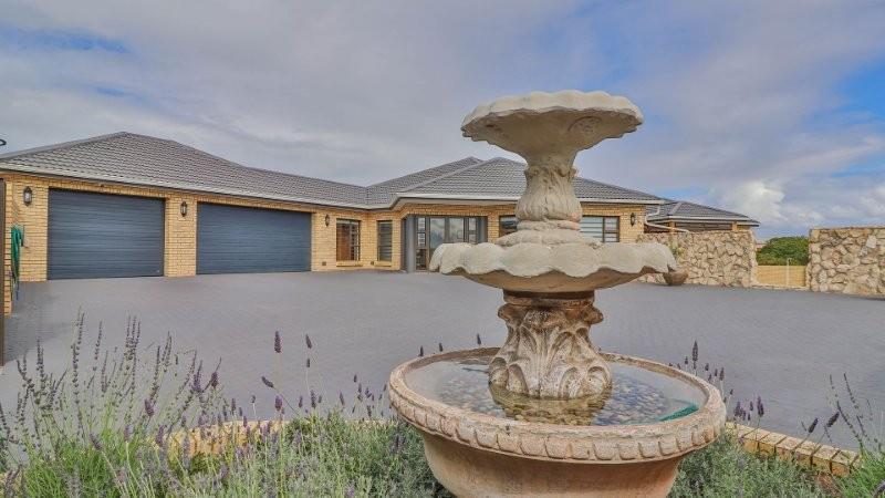 Stilbaai Wes Three-Bed House — photograph 4