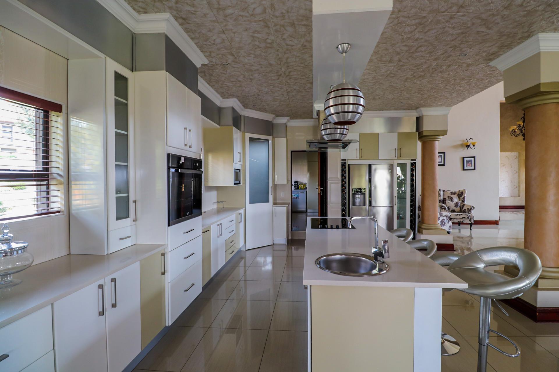 Upmarket home in Birdwood Estate — photograph 5