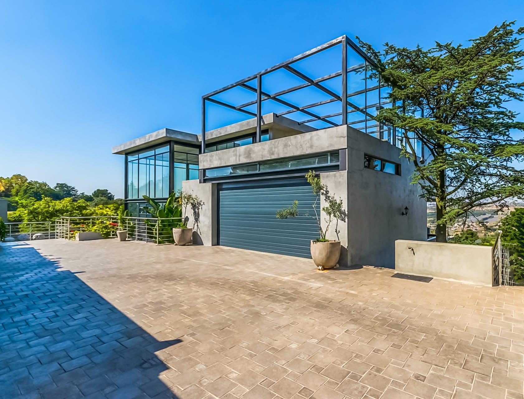 Northcliff Infinity-Pool Home — photograph 2