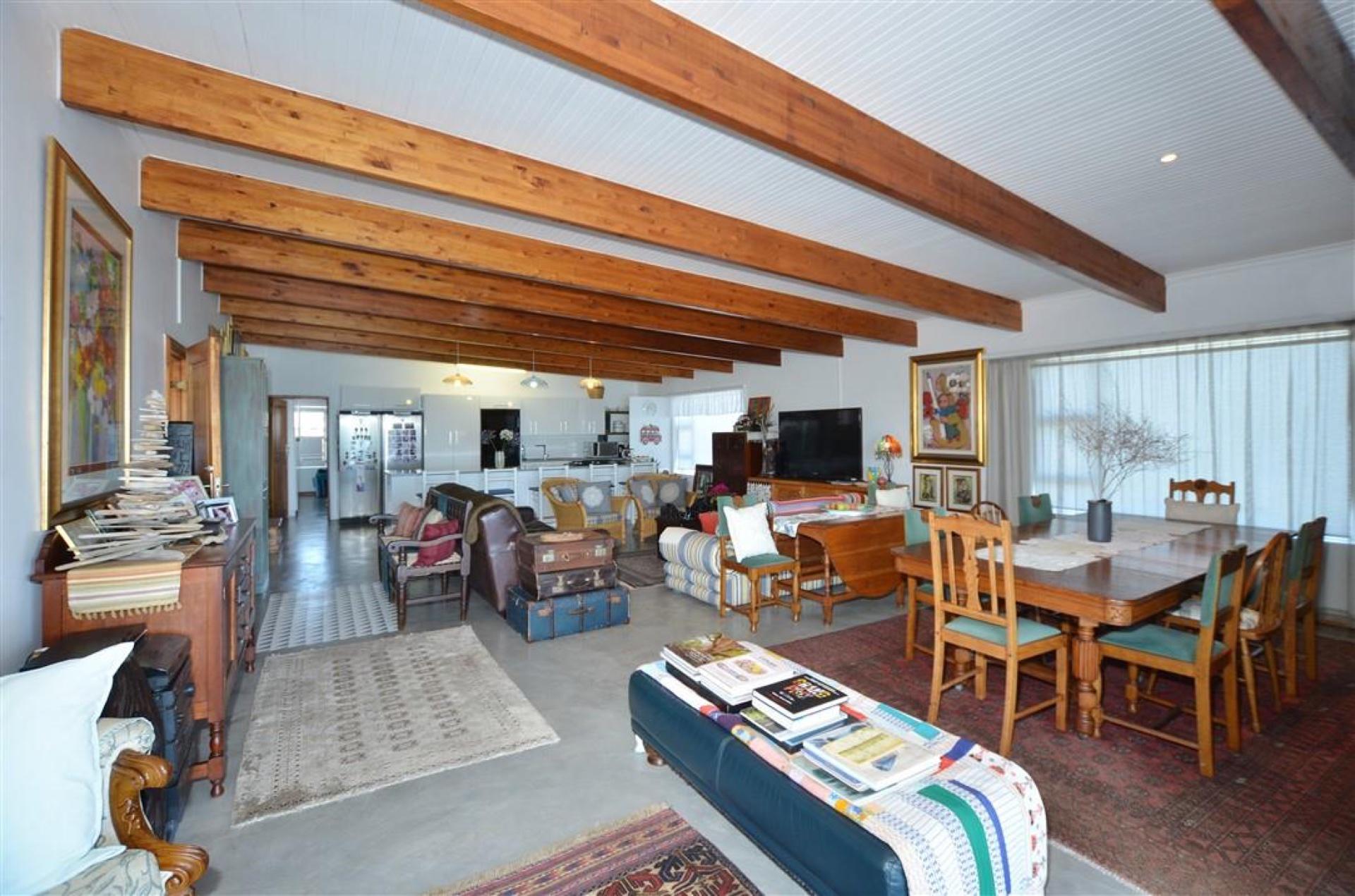 Beach House With Heated Pool — photograph 2