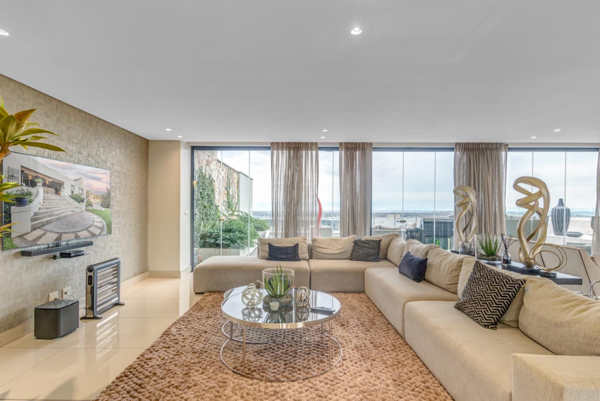 Duplex Penthouse in Houghton Estate — photograph 3