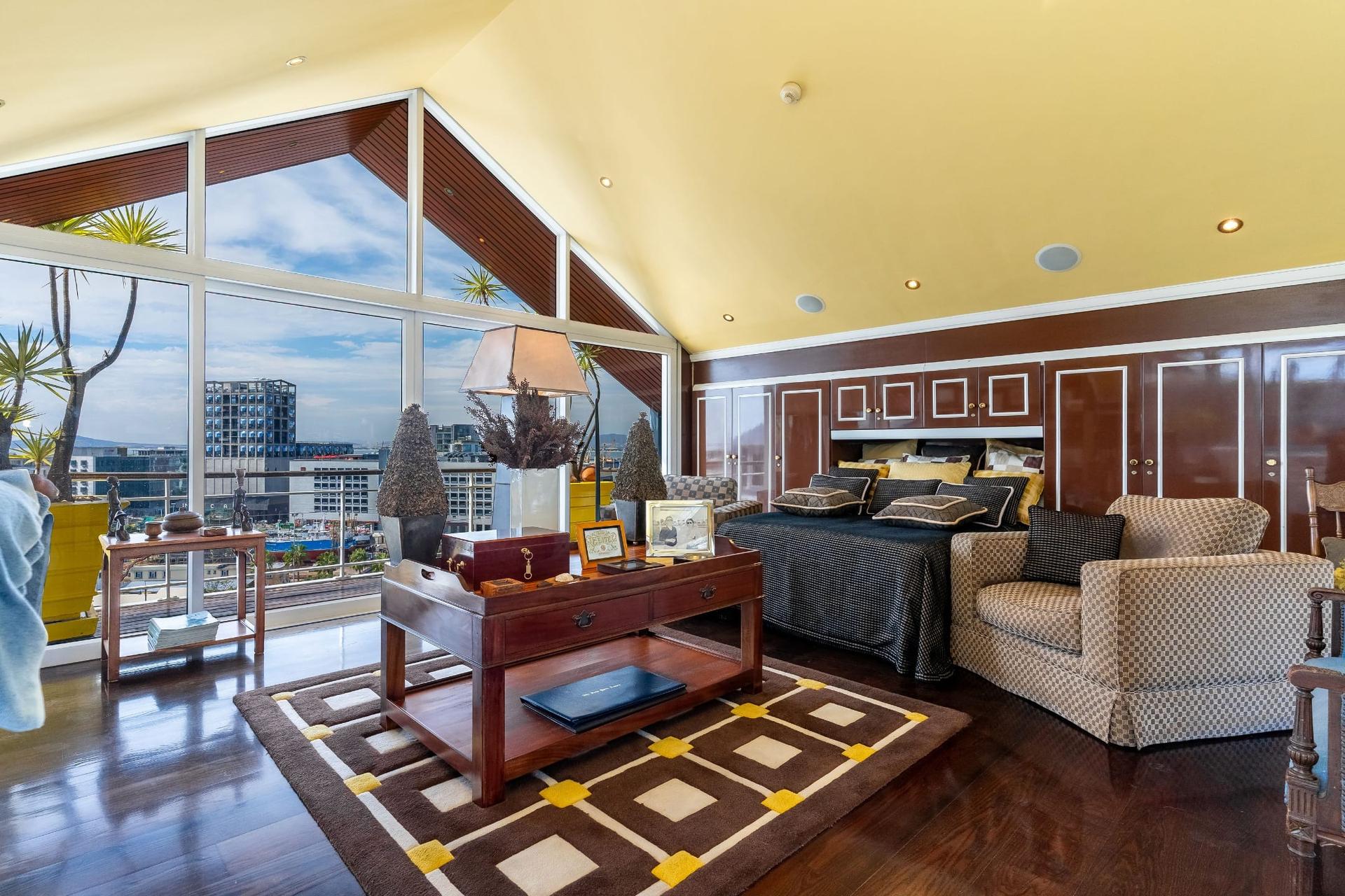 Waterfront Marina Duplex Penthouse — photograph 3