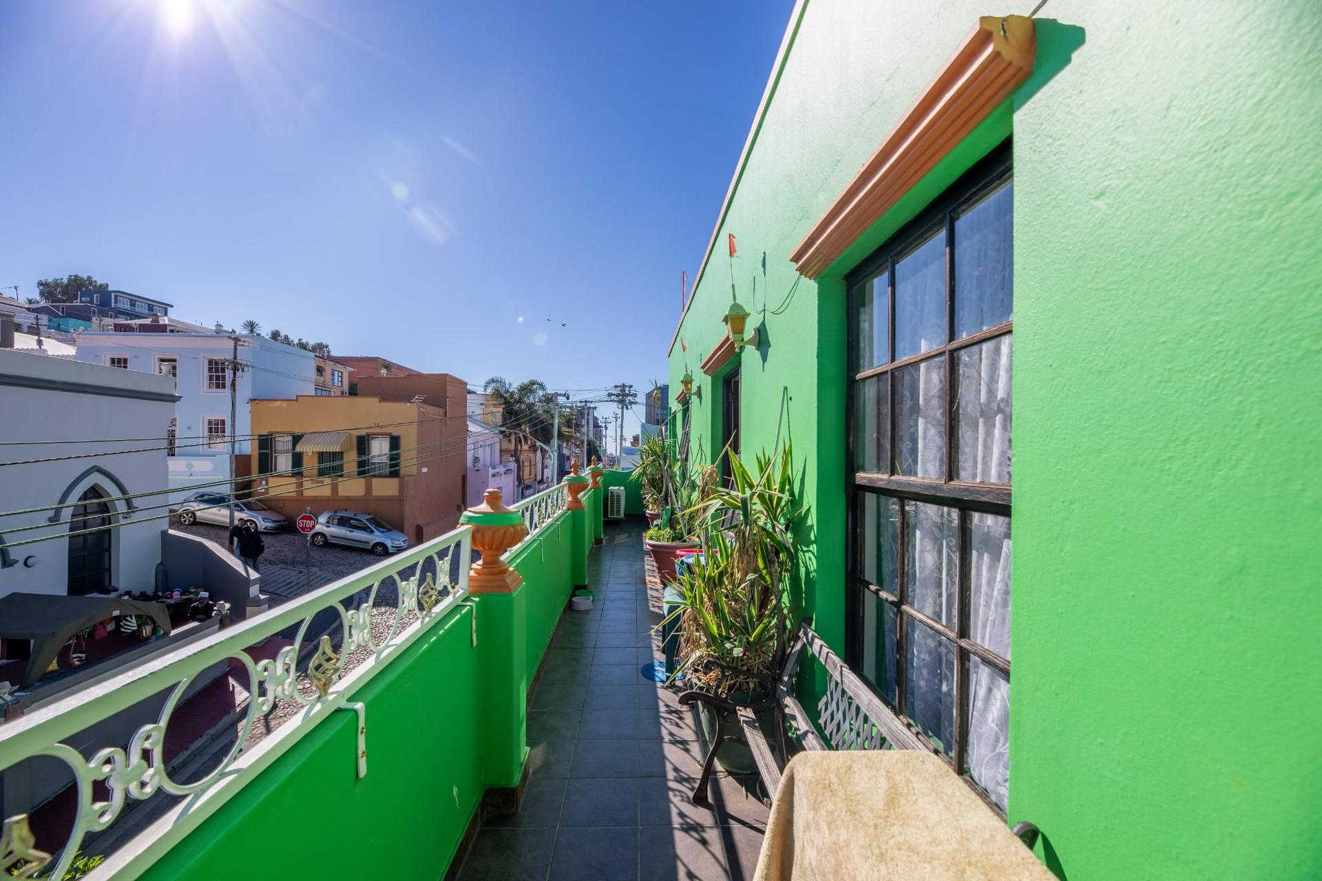 Bo-Kaap Ten-Bedroom House — photograph 3
