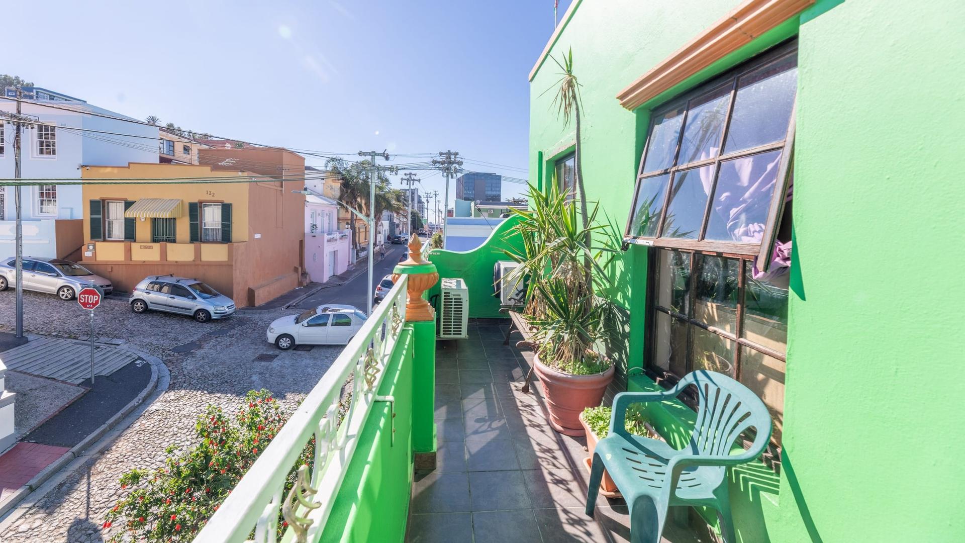 Bo-Kaap Ten-Bedroom House — photograph 4