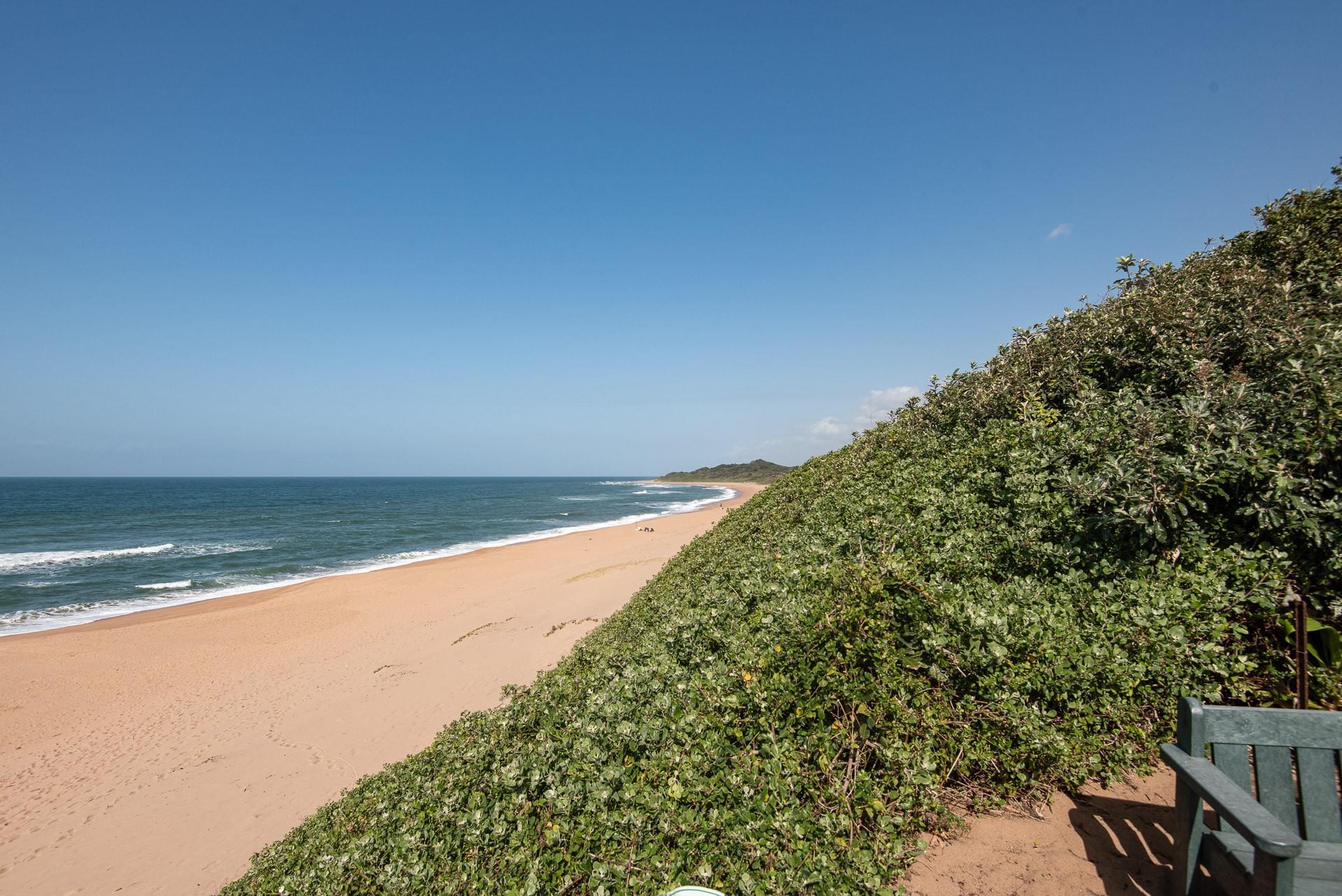 Zinkwazi Five-Bed Beachfront Home — photograph 4