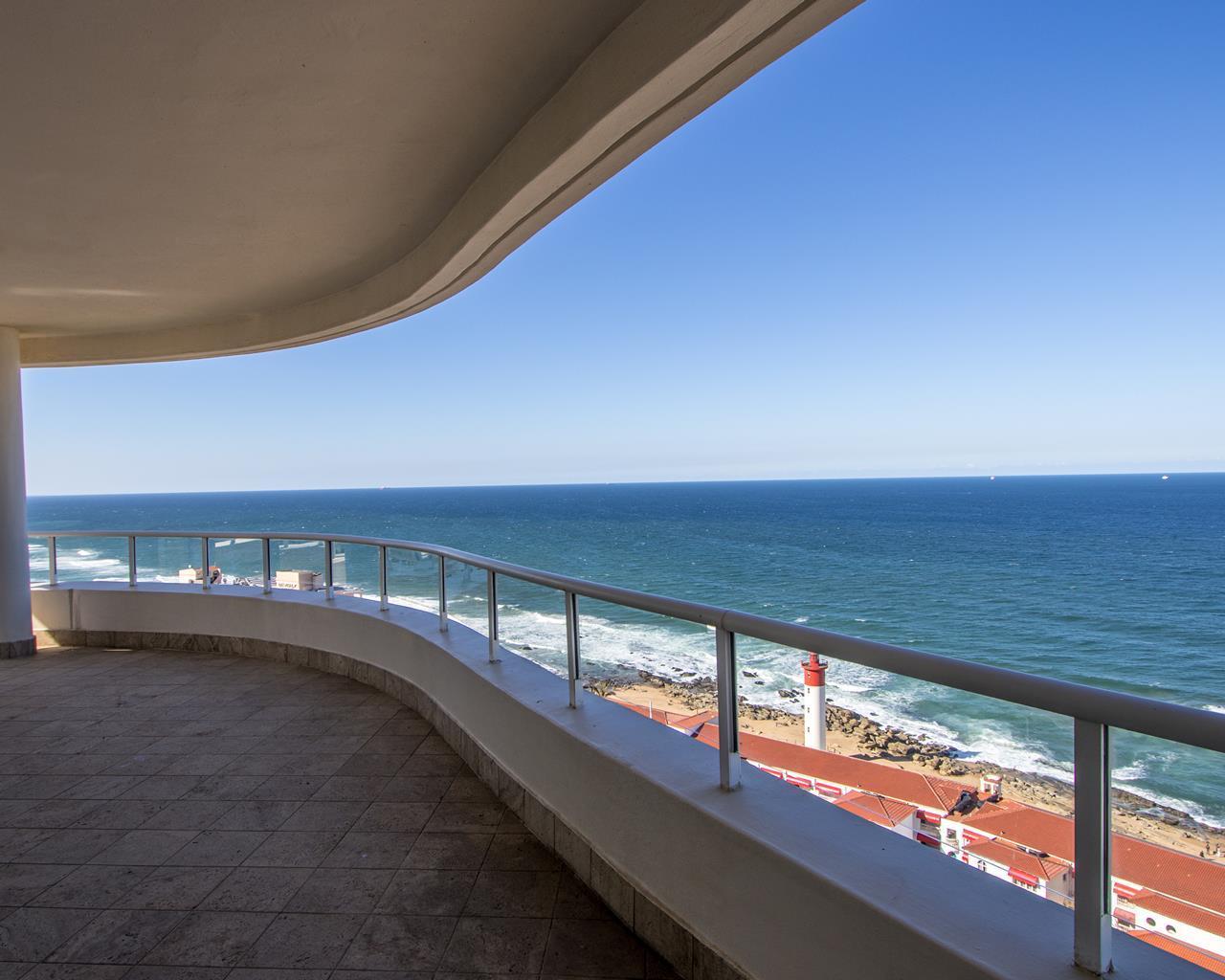 Umhlanga Oceanfront Three-Bed Apartment — photograph 3