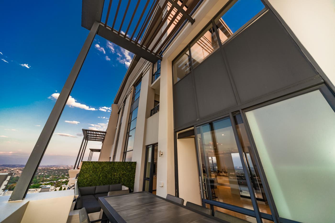 Sandton Four-Level Penthouse — photograph 2