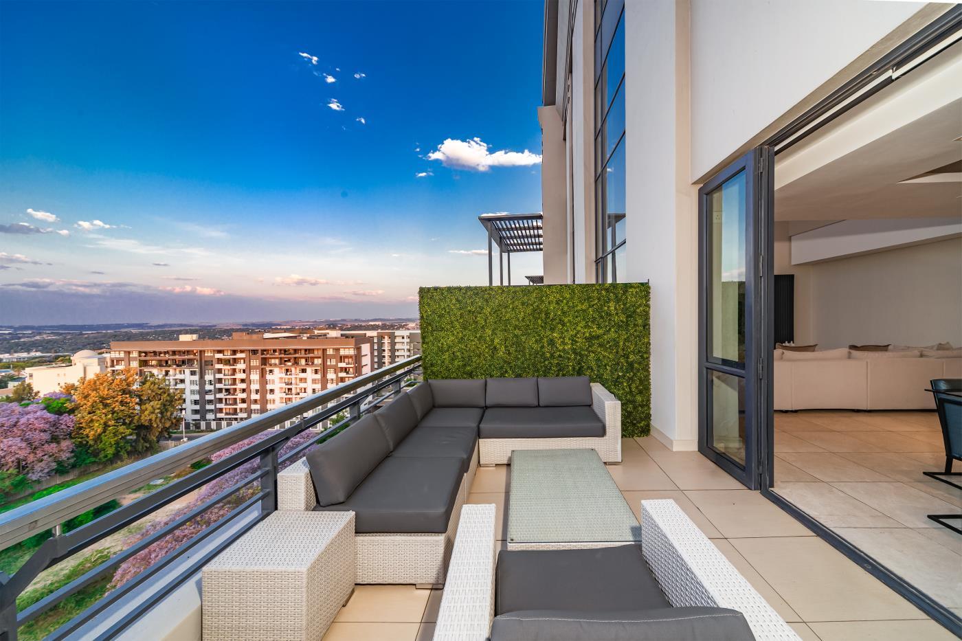 Sandton Four-Level Penthouse — photograph 4