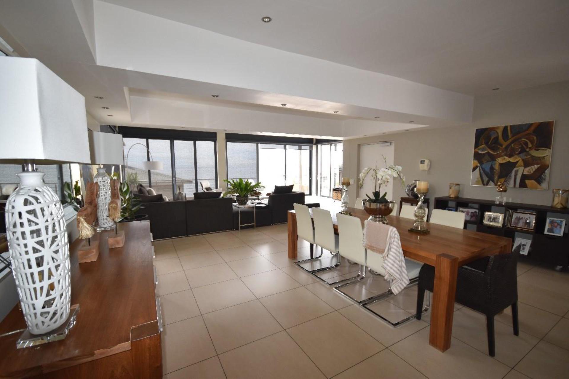 Immaculate full-frontage penthouse apartment — photograph 5