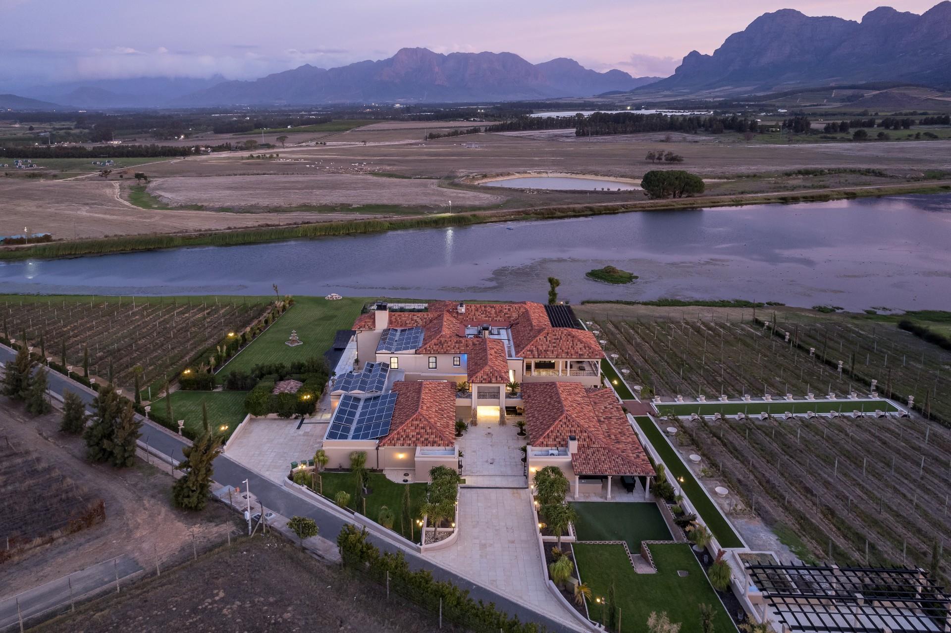 Paarl Vineyard Villa — photograph 2