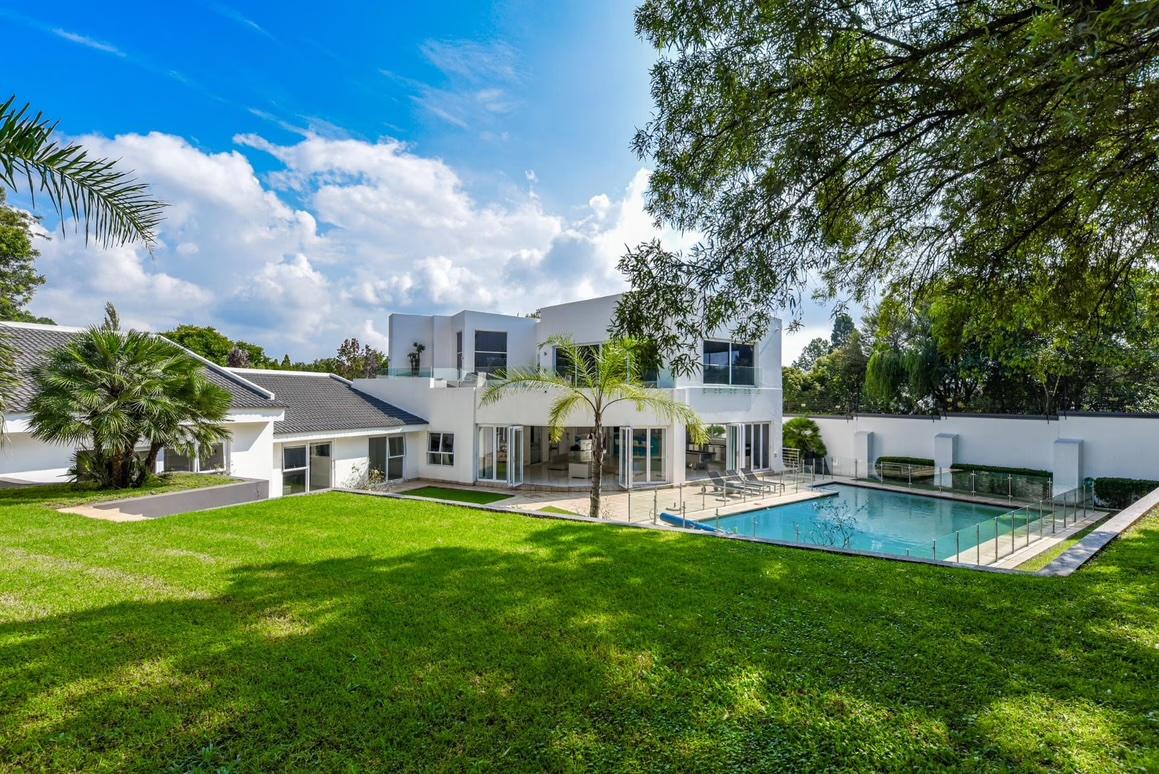 Modern Mansion Masterpiece — photograph 5