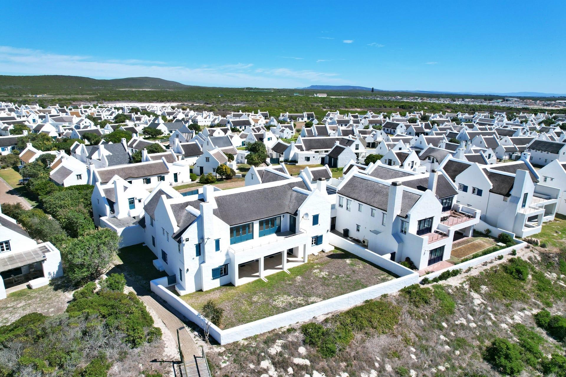 Struisbaai Beachfront Home — photograph 2