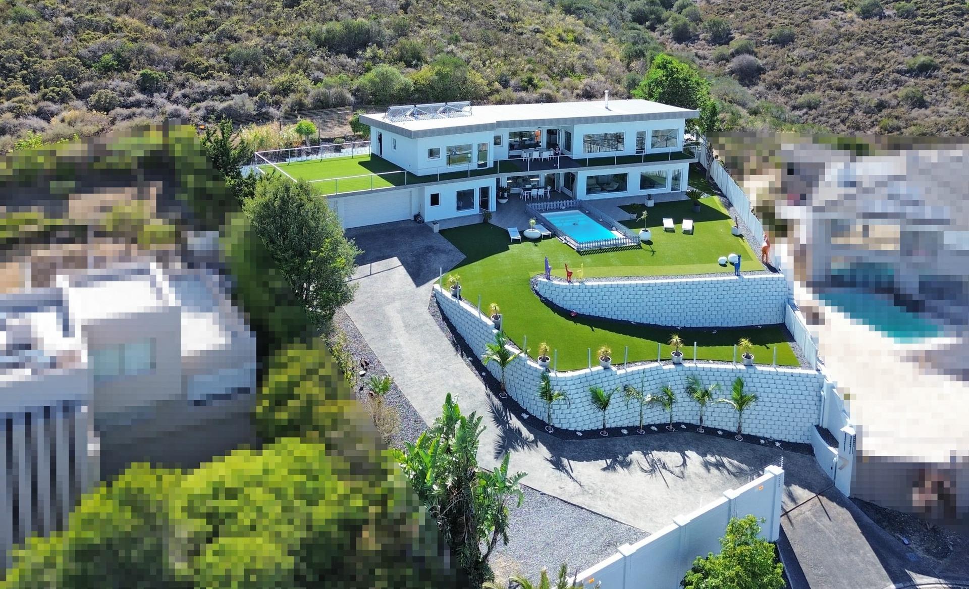 Plattekloof Six-Bed View Home — photograph 2
