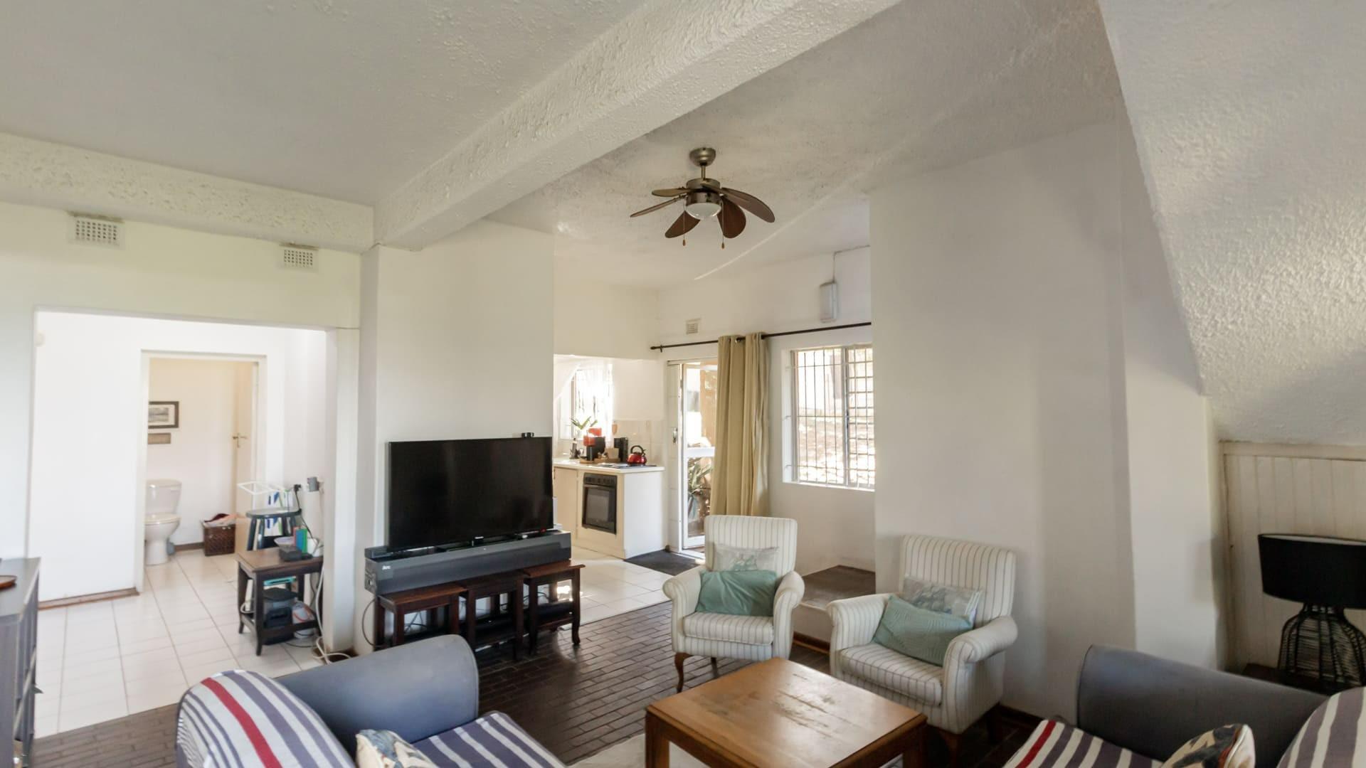Zinkwazi Beachfront Home with Flatlet — photograph 3