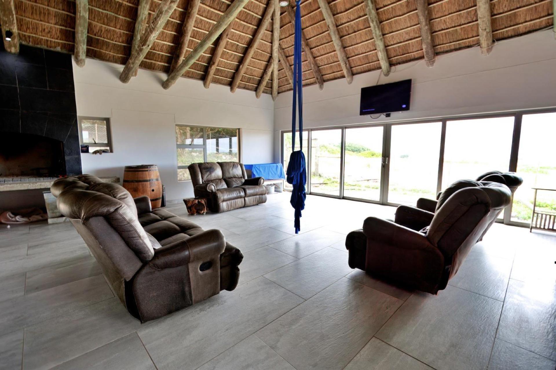 Private Reserve Home in Stilbaai — photograph 2