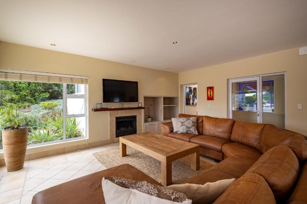 6 Bedroom House in Solar Beach — photograph 3