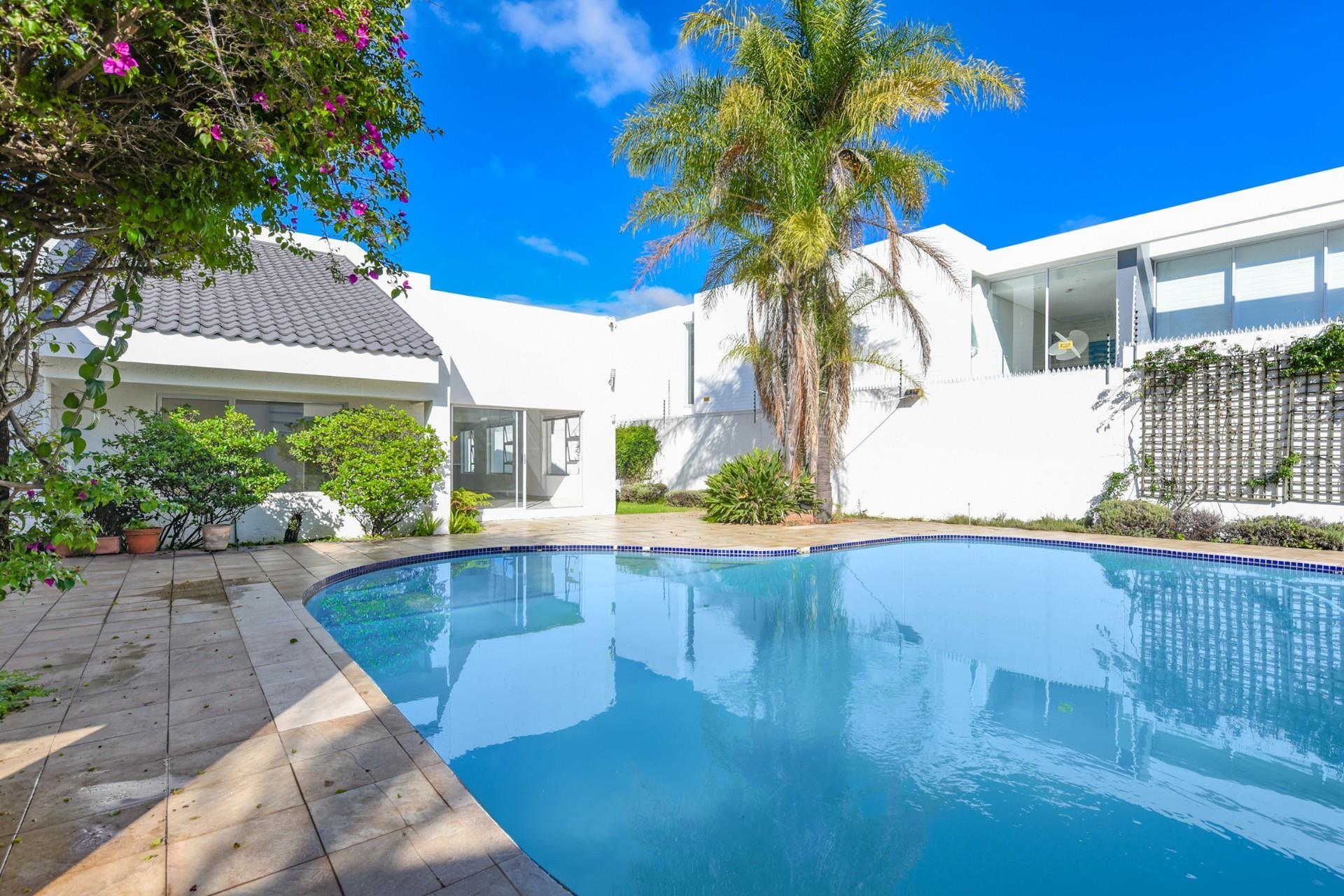 Modern 5 bedroom mansion in Morningside — photograph 4
