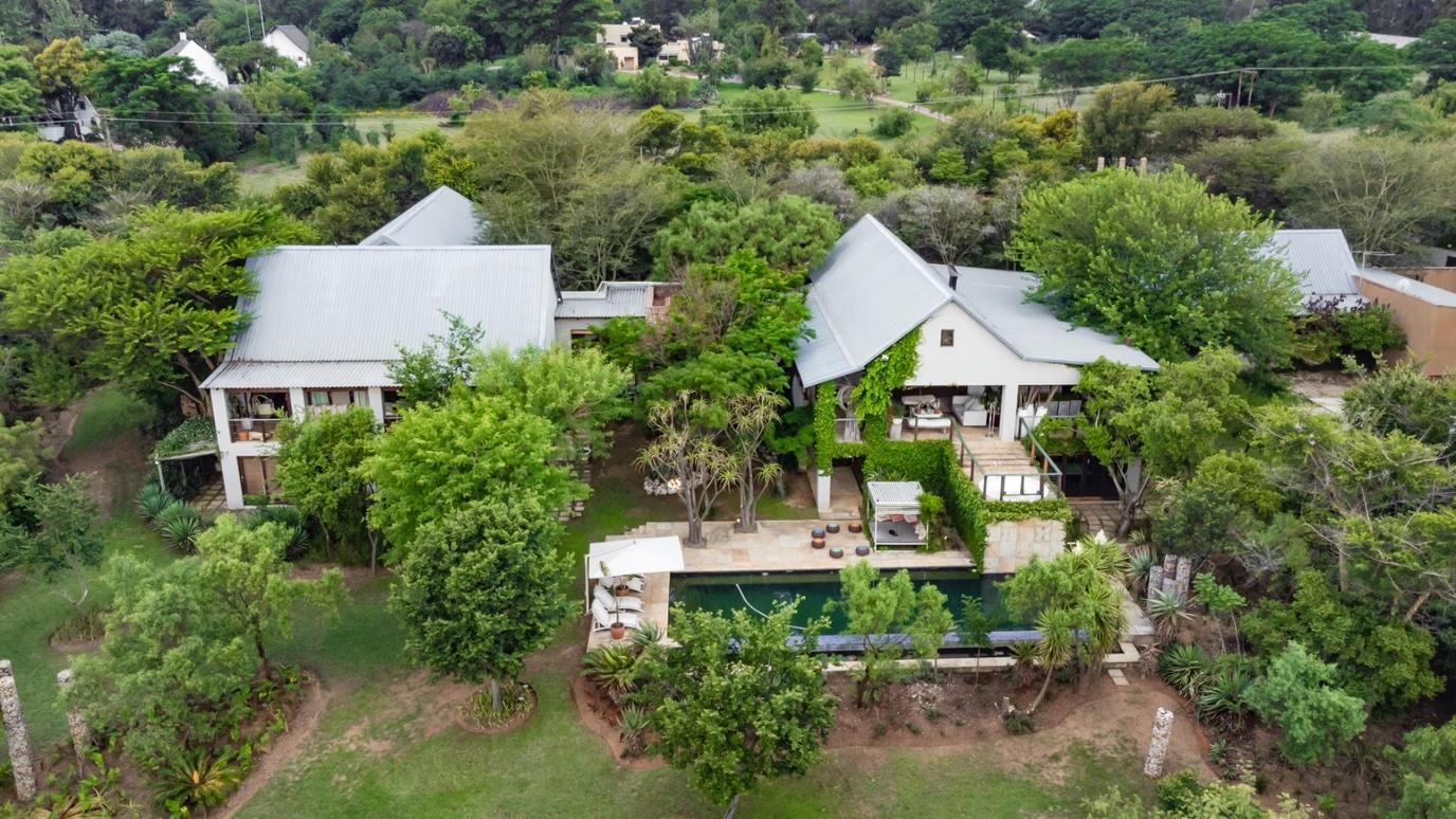 Boomed-Enclave Estate Home in Kyalami — photograph 3