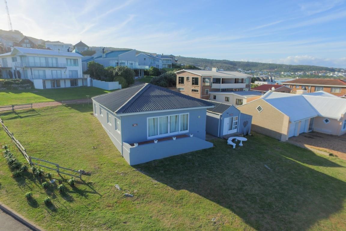 charming vacation home with alluring views — photograph 3
