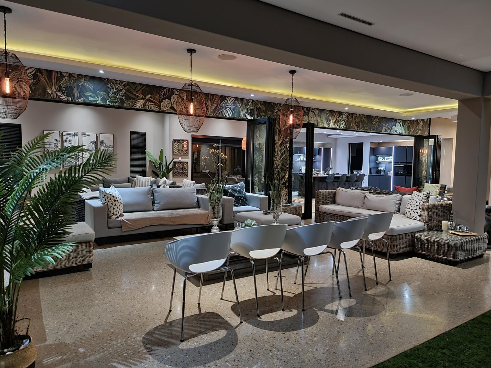 Zini River Estate Cinema Home — photograph 4