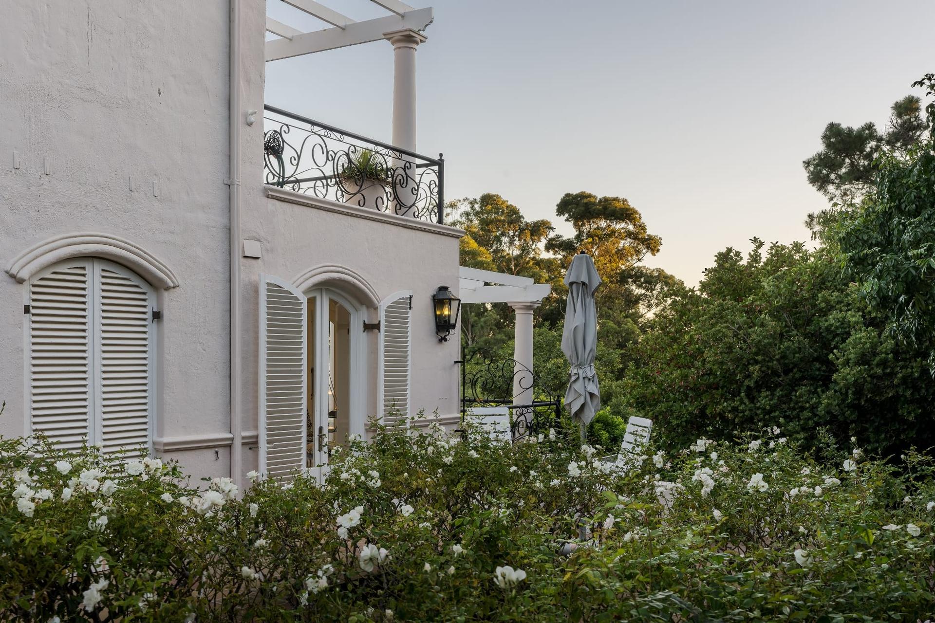 Mediterranean Garden Villa in Spanish Farm — photograph 5