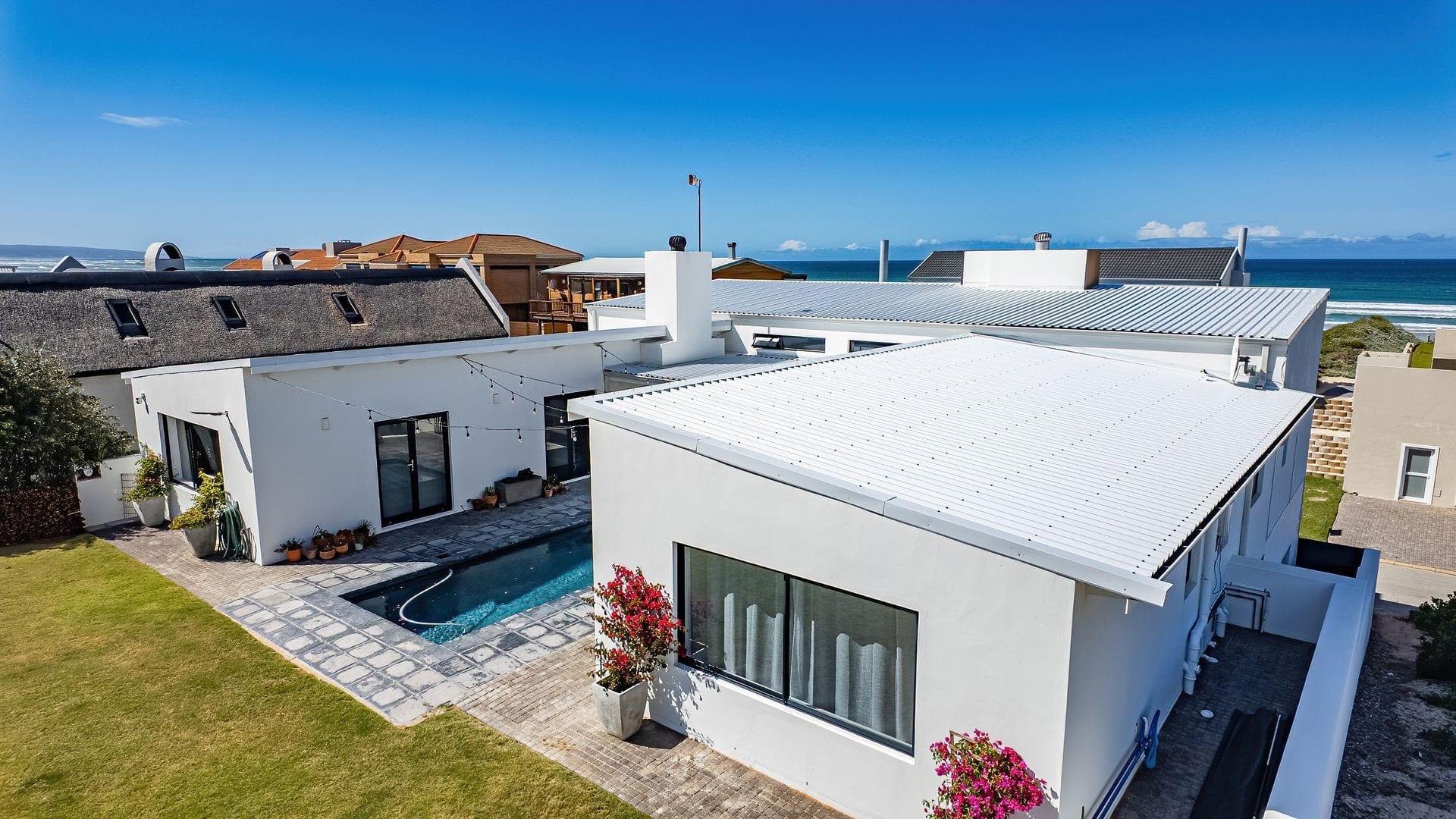 Stilbaai East Off-Grid Home — photograph 2
