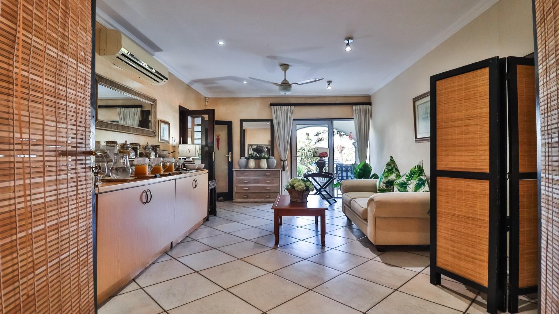 8 Bedroom Guesthouse in Umhlanga Central — photograph 2