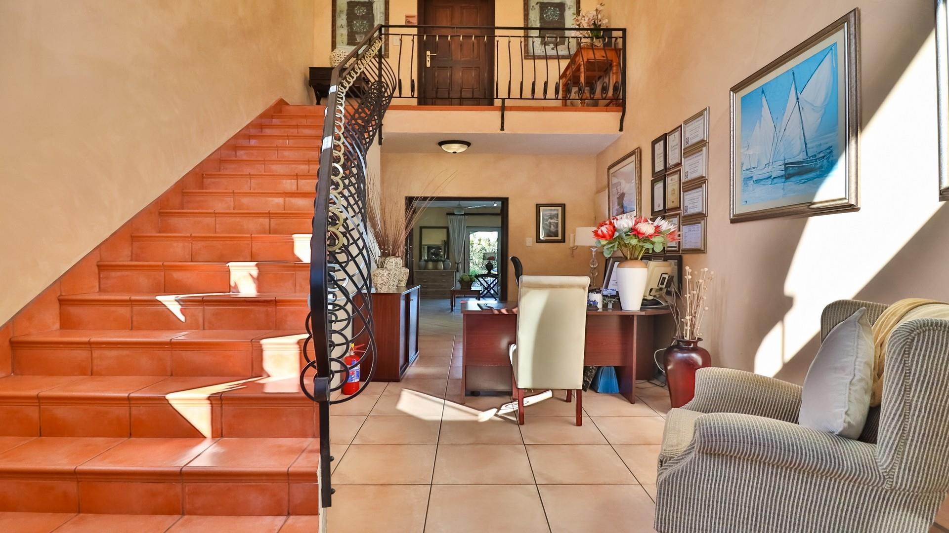 8 Bedroom Guesthouse in Umhlanga Central — photograph 3