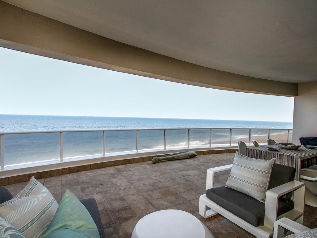 Umhlanga Beachfront Sub-Penthouse — photograph 2