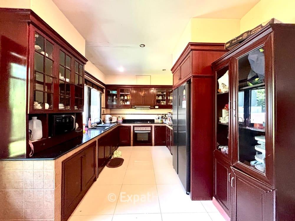 4-Bedroom House in Chiang Mai — photograph 5