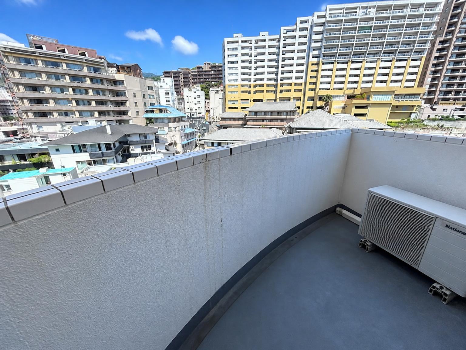 3-Bedroom Condominium in Atami — photograph 2