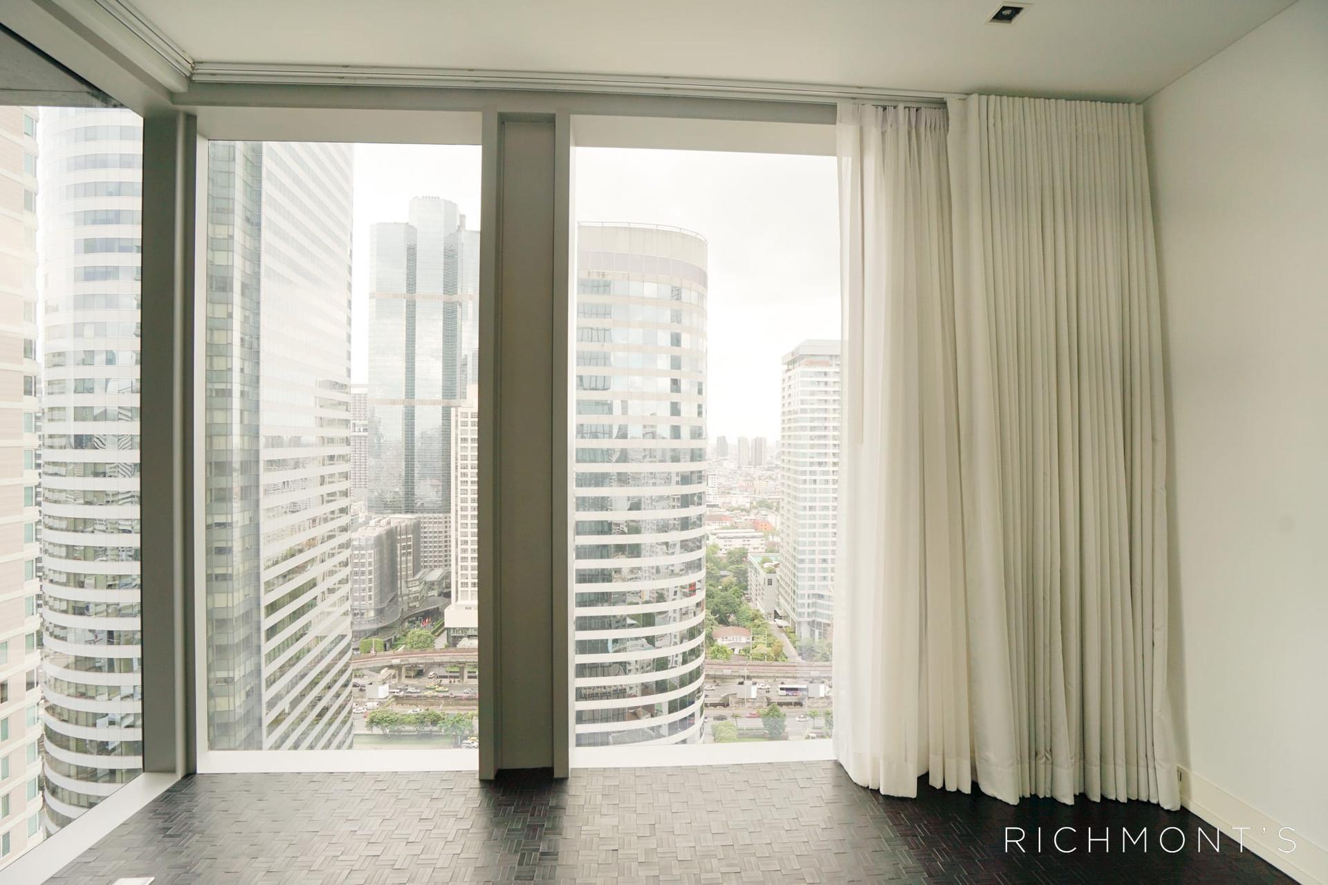 Furnished Three-Bedroom Branded Residence with Balcony in Bangkok, Thailand — photograph 5