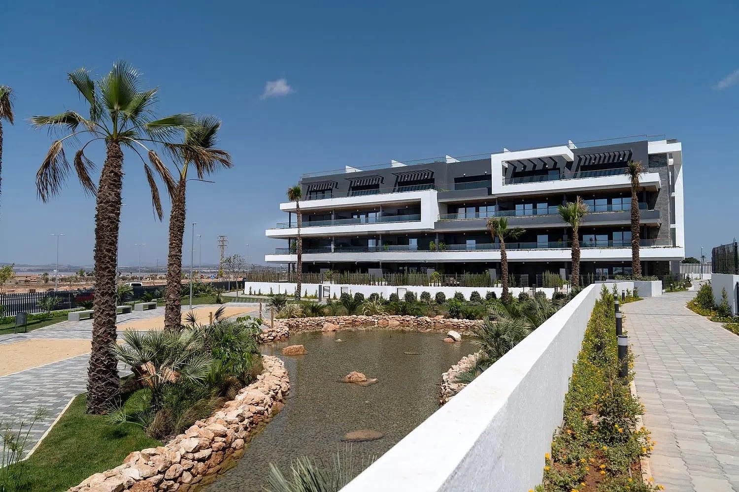 Apartments in Torrevieja Centro, Torrevieja — photograph 4