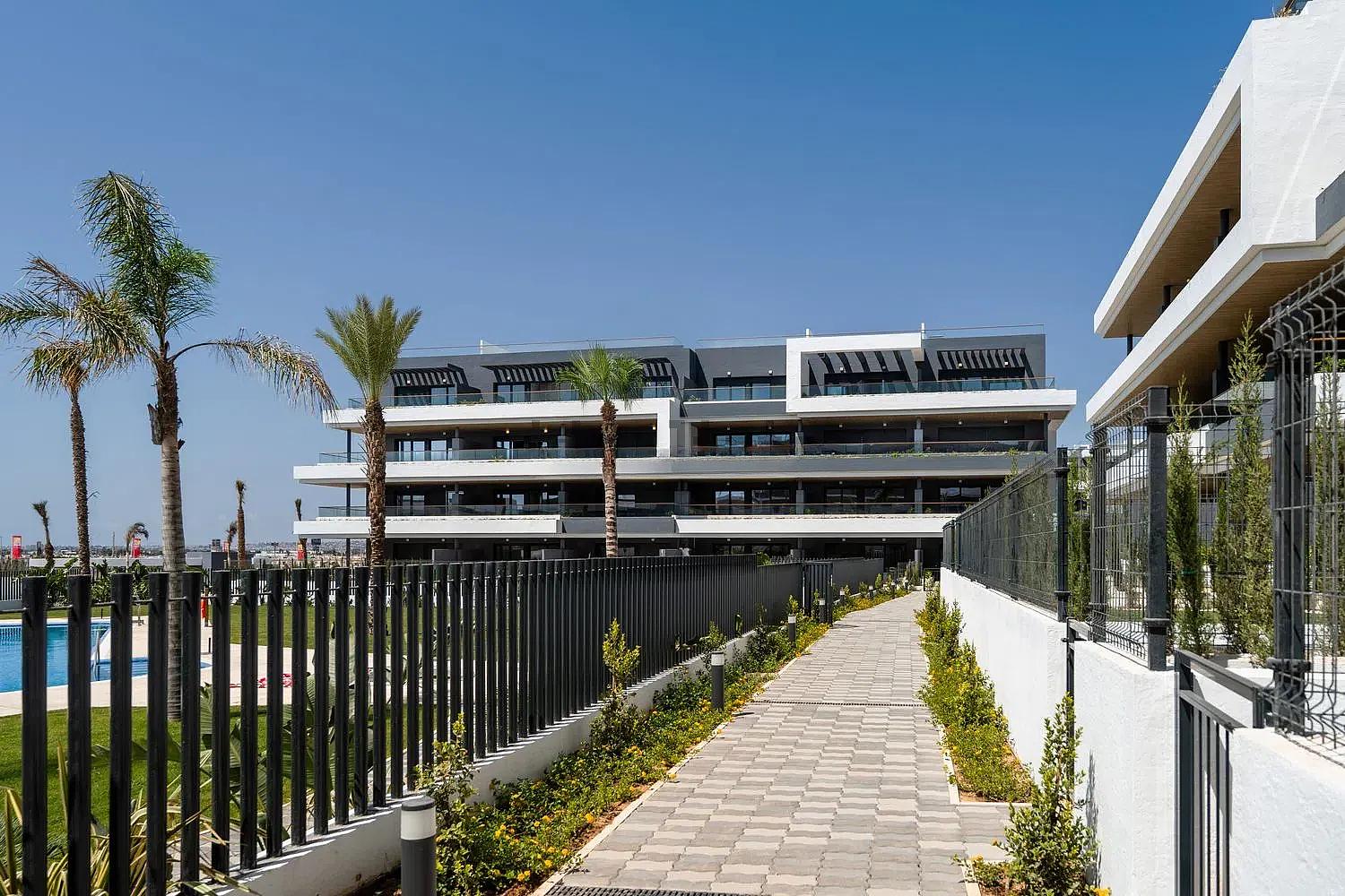 Apartments in Torrevieja Centro, Torrevieja — photograph 5
