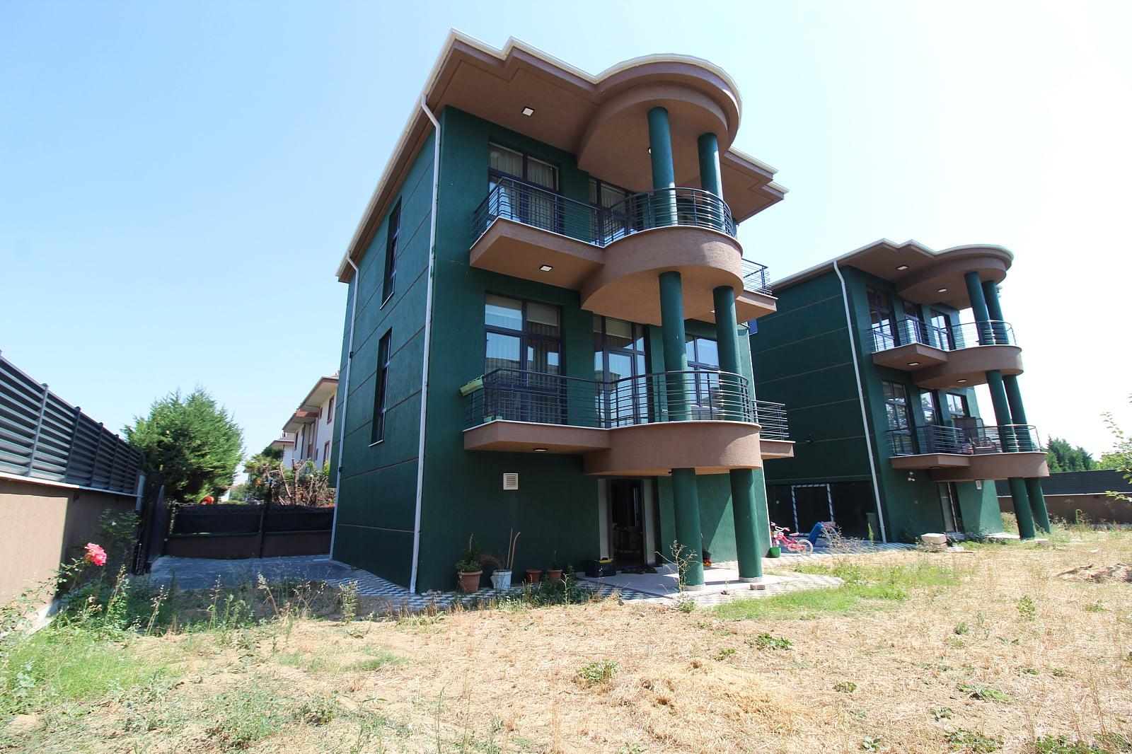 Apartments in Hamidiye, Şht. Toygun Aydemir Sk 3A — photograph 2