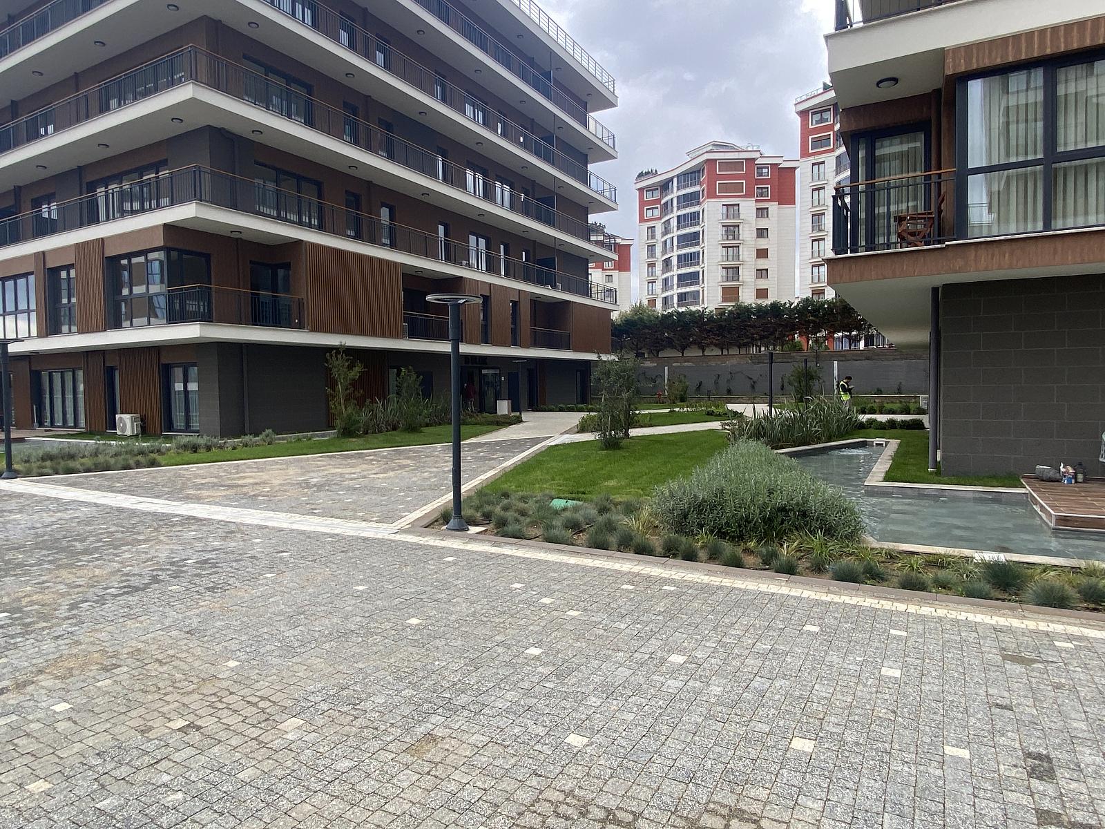 Apartments in Aşağı Dudullu, Ümraniye — photograph 5