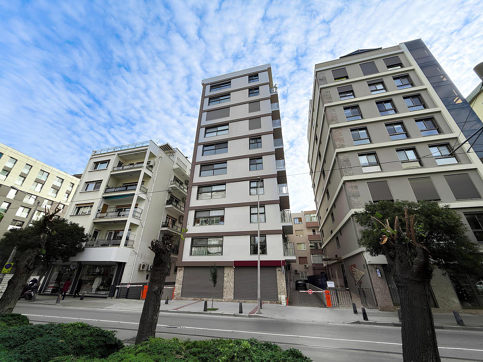 Apartments in Mimar Sinan, Konak — photograph 2