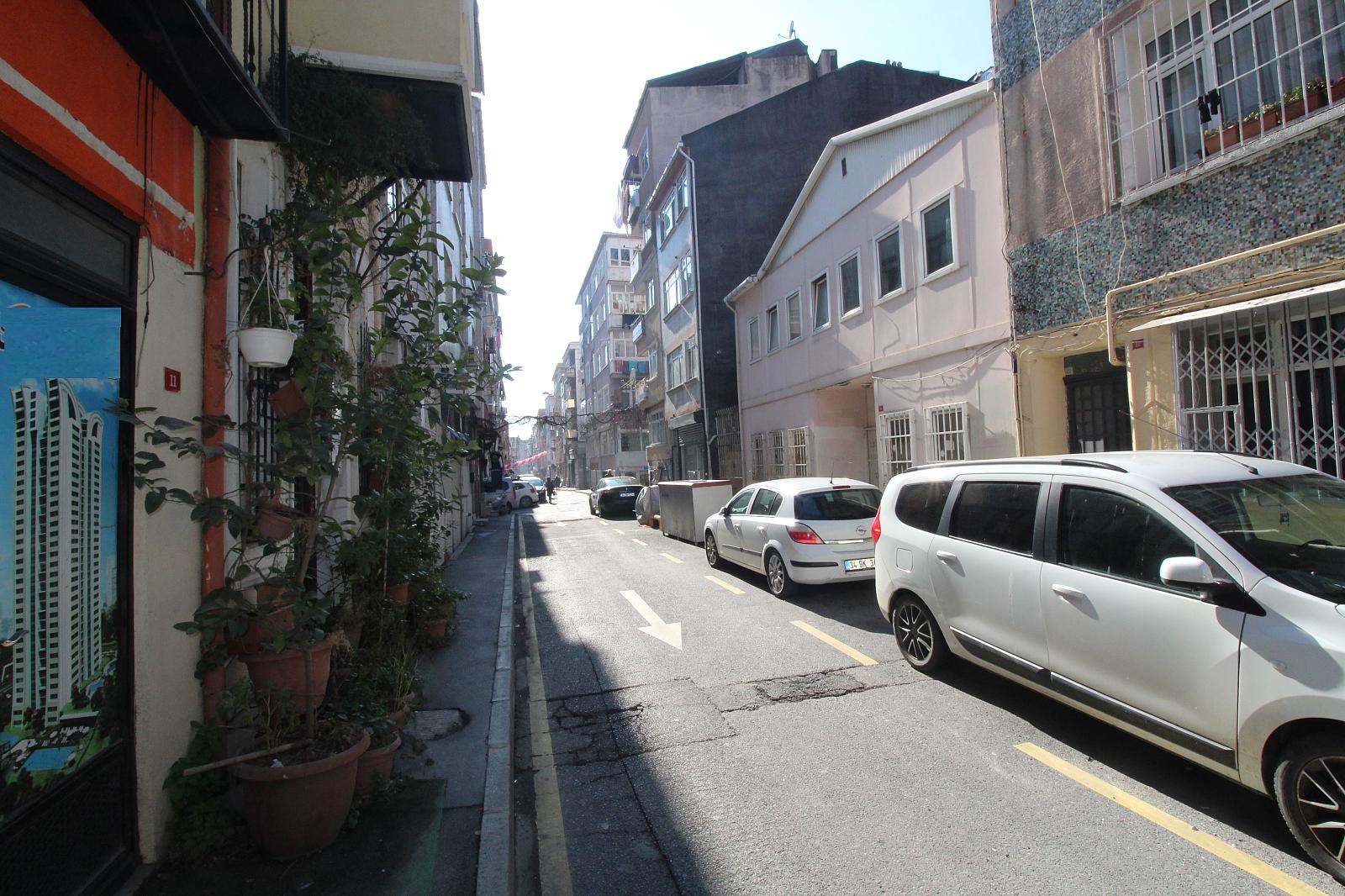 Apartments in Koca Mustafapaşa, Cambaziye Mektebi Sk. No:28 — photograph 3