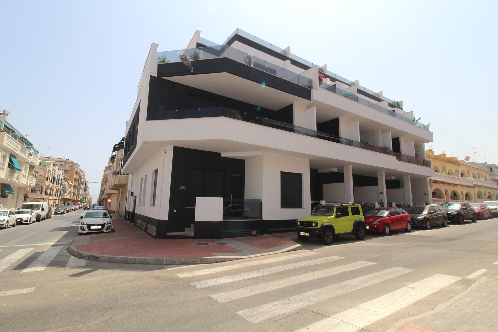 Apartments in Torrevieja Centro, Torrevieja — photograph 1