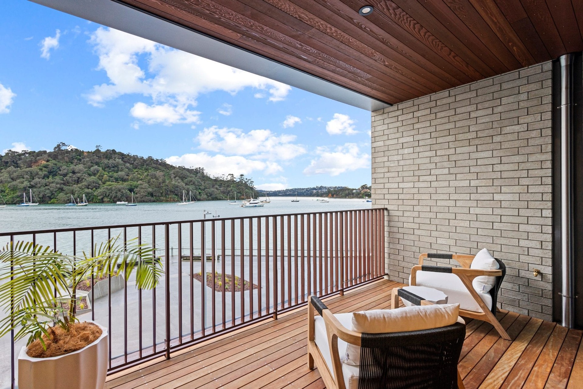 Catalina Bay Apartments
